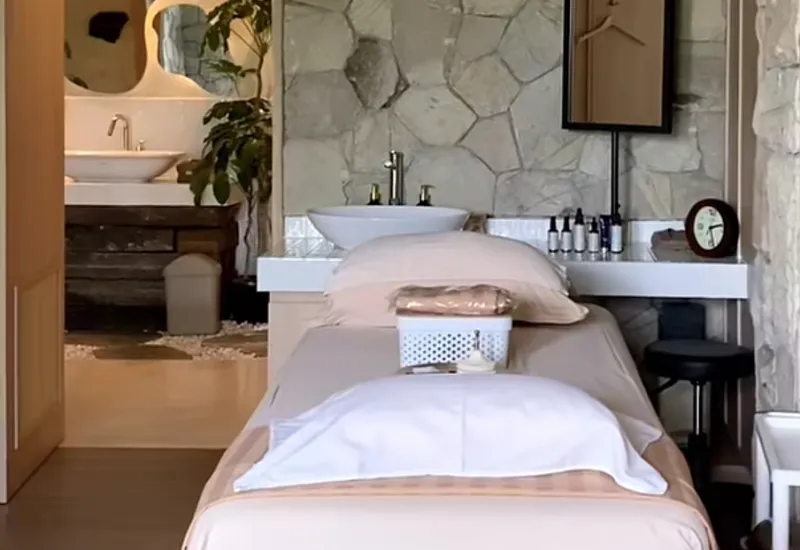 Suasana sebuah kamar terapi massage.