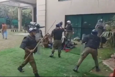 Ratusan polisi menyerbu rumah mantan Perdana Menteri Pakistan.(ist)