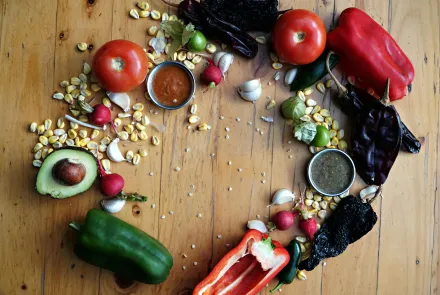 Bahan-bahan yang terdiri dari buah-buahan dan rempah yang dimanfaatkan untuk minuman kesehatan di wellness bar.(Foto: Pexels)
